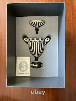 Rare Noir & Blanc Wedgwood Jasperware Striped Lidded Urn Nouveaut En Box-signé