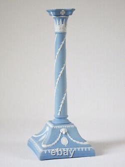 Rare Tall 12-1/4 Wedgwood Blue Jasperware Candlestick Fin Des Années 1800