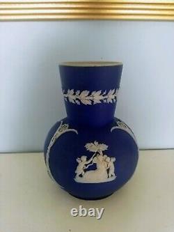 Rare Vase en jaspe bleu foncé de Wedgwood de collection