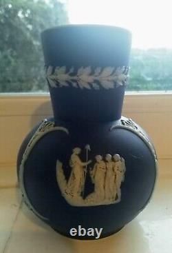 Rare Vase en jaspe bleu foncé de Wedgwood de collection