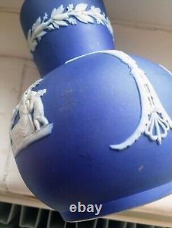 Rare Vase en jaspe bleu foncé de Wedgwood de collection