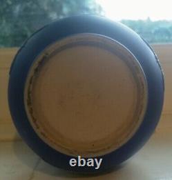 Rare Vase en jaspe bleu foncé de Wedgwood de collection