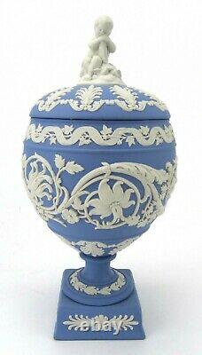 Rare Wedgwood Jasper Ware Lidded Vase / Urn Avec Putti Finial C. 1967