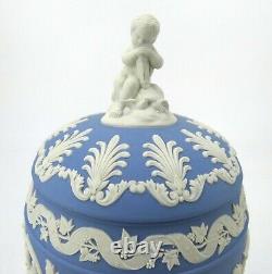 Rare Wedgwood Jasper Ware Lidded Vase / Urn Avec Putti Finial C. 1967