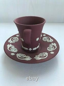 Rare Wedgwood Jasperware Crimson Couleur Tasse Et Soucoupe En Excellent État