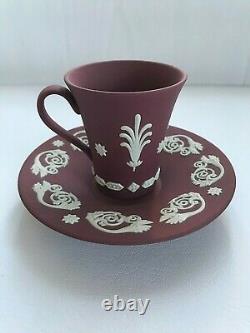 Rare Wedgwood Jasperware Crimson Couleur Tasse Et Soucoupe En Excellent État