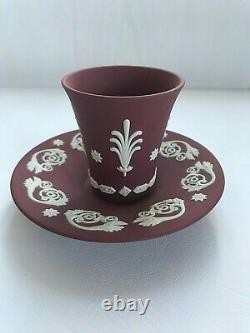 Rare Wedgwood Jasperware Crimson Couleur Tasse Et Soucoupe En Excellent État