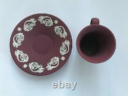 Rare Wedgwood Jasperware Crimson Couleur Tasse Et Soucoupe En Excellent État