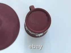 Rare Wedgwood Jasperware Crimson Couleur Tasse Et Soucoupe En Excellent État