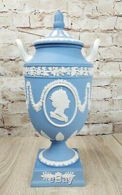 Rare Wedgwood Jasperware Reine Elizabeth II Jubilé Poterie Urn Vase Box