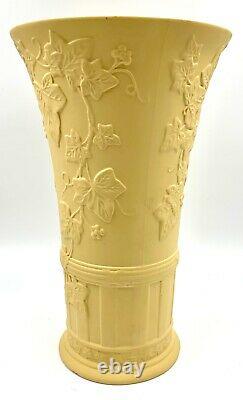 Rare Wedgwood Jaune Jasper Ware 9.5 Vase, Cane Doric Ivy, Excellent État