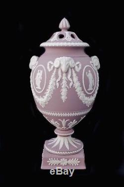 Rare Wedgwood Lilas Blanc Jasperware Vase Avec Urne De Pot-pourri À Tête De Bélier 12 H