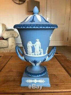 Rare Wedgwood Tri Couleur Bleu Jasper Ware Campagna Vase C. 1989 Perfect