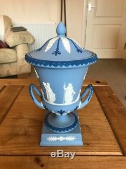 Rare Wedgwood Tri Couleur Bleu Jasper Ware Campagna Vase C. 1989 Perfect