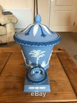 Rare Wedgwood Tri Couleur Bleu Jasper Ware Campagna Vase C. 1989 Perfect