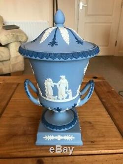 Rare Wedgwood Tri Couleur Bleu Jasper Ware Campagna Vase C. 1989 Perfect