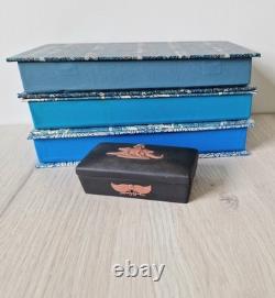 Rare boîte à bibelots Wedgwood en jasperware noir, terre cuite, crocodiles égyptiens
