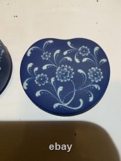 Rare boîte à bibelots en jaspe bleu en forme de rein signée Harry Barnard Wedgwood, vers 1898