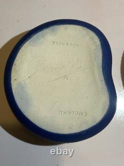 Rare boîte à bibelots en jaspe bleu en forme de rein signée Harry Barnard Wedgwood, vers 1898