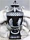 Rare (c. 1867) Wedgwood Black Urne À Piédestal Muses Jasperware Mush 7.5h # 264 Mint