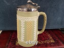 Rare cruche en jaspe tricolore vert sauge, blanc et jaune de Wedgwood antique