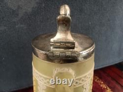 Rare cruche en jaspe tricolore vert sauge, blanc et jaune de Wedgwood antique