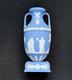 Rare Vase Troph&eacute;e Sur Pi&eacute;destal En Jasperware Bleu P&acirc;le Wedgwood Apollo Muses, 1950
