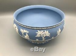Round Footed Imperial Bowl Crème Sur La Lavande (bleu Pâle) Jasperware Par Wedgwood