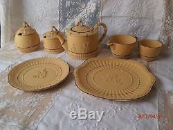 Scarce 7 Pc Wedgwood Caneware Set De Théières Jasperware Yellow W Black Cherubs