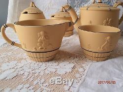 Scarce 7 Pc Wedgwood Caneware Set De Théières Jasperware Yellow W Black Cherubs