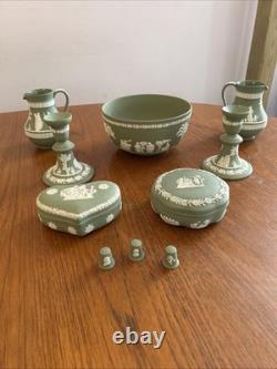 Service Wedgwood Jasperware vert sauge 10 pièces, grand bol, chandeliers, pichets et boîtes