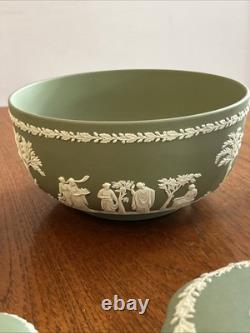 Service Wedgwood Jasperware vert sauge 10 pièces, grand bol, chandeliers, pichets et boîtes