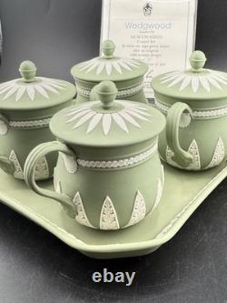 Service à crème anglaise de la série du musée Wedgwood, produit en jasperware vert sauge
