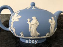 Service à thé WEDGWOOD Blue Jasper Ware avec grande théière, pot à lait, sucrier couvert en bon état.