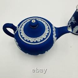 Service à thé Wedgwood Teapot, sucrier, pichet en bleu cobalt trempé #43 Jasperware