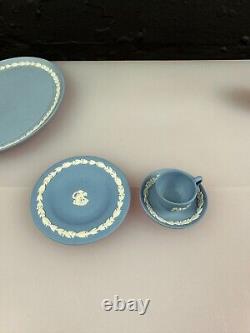 Service à thé en jaspe miniature Wedgwood bleu et blanc avec plateau, cruche, sucrier et théière