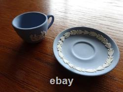 Service à thé miniature Wedgewood en jaspe bleu vintage, ensemble complet avec vase à bouquet