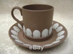 Six Weddwood Taupe Brown Jasperware Demitasse Tasses Et Soucoupes Avec Motif Shell