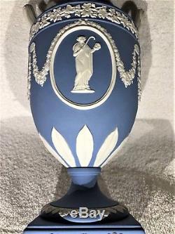 Stunning Wedgwood Blue Jasperware Muses # 174 Urne Withlid 11.50h Neuf
