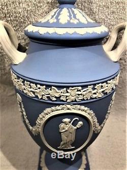 Stupéfiant Wedgwood Blue Jasperware Muses Urne Sans Couvercle Muses # 174 11.50h Neuf