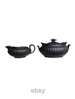Sucrier antique Wedgwood en basalte noir avec crémier assorti en forme de pot à lait, Jasper Ware