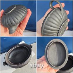 Sucrier antique Wedgwood en basalte noir avec crémier assorti en forme de pot à lait, Jasper Ware