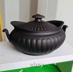 Sucrier antique Wedgwood en basalte noir avec crémier assorti en forme de pot à lait, Jasper Ware