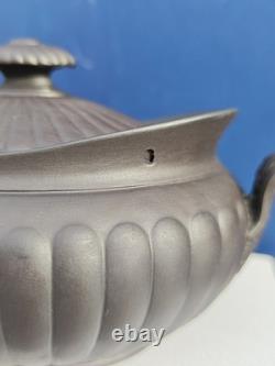 Sucrier antique Wedgwood en basalte noir avec crémier assorti en forme de pot à lait, Jasper Ware