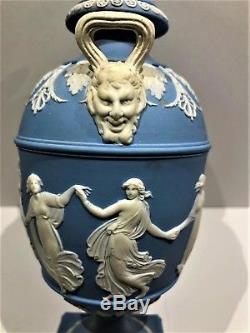 Superbe C. 1840 'wedgwood Blue Heures De Danse Jasperware 7.75 Urne Withlid Nice