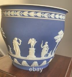 Superbe Jardiner. Pottery en Jasper. Imperfections montrées sur les photos.