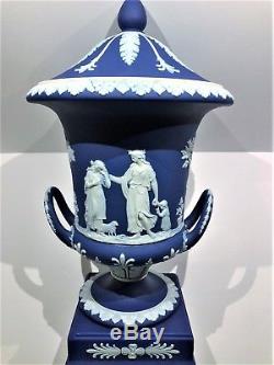 Superbe Urne Sur Piédestal En Porcelaine Jasper, Bleu Cobalt, C. 1910