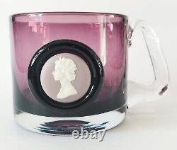 Tankard en verre lilas de jasperware Wedgwood de la Reine Elizabeth