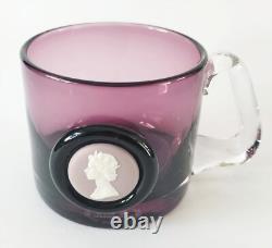 Tankard en verre lilas de jasperware Wedgwood de la Reine Elizabeth