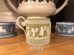 Tasse à café en jaspe Wedgwood avec putti du début du XIXe siècle